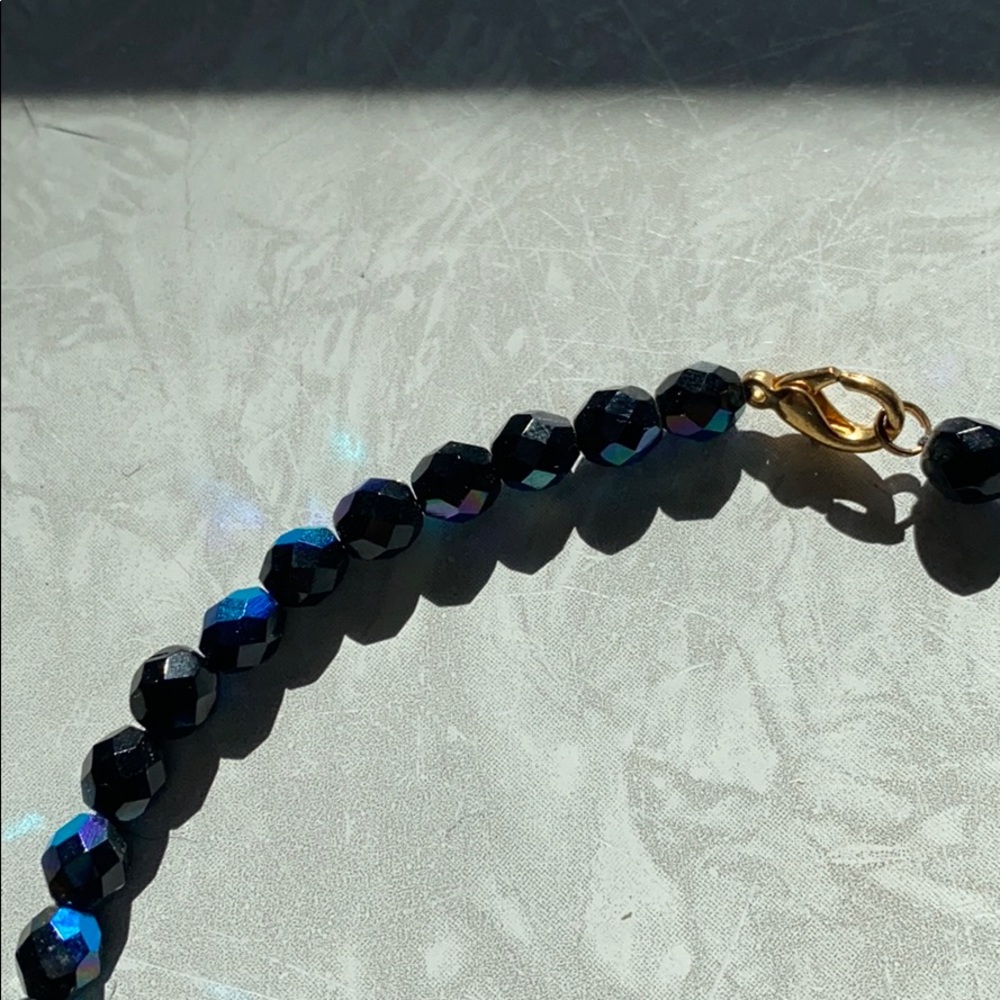 Vintage iridescent Jet glass bead necklace - Picture 2 of 5